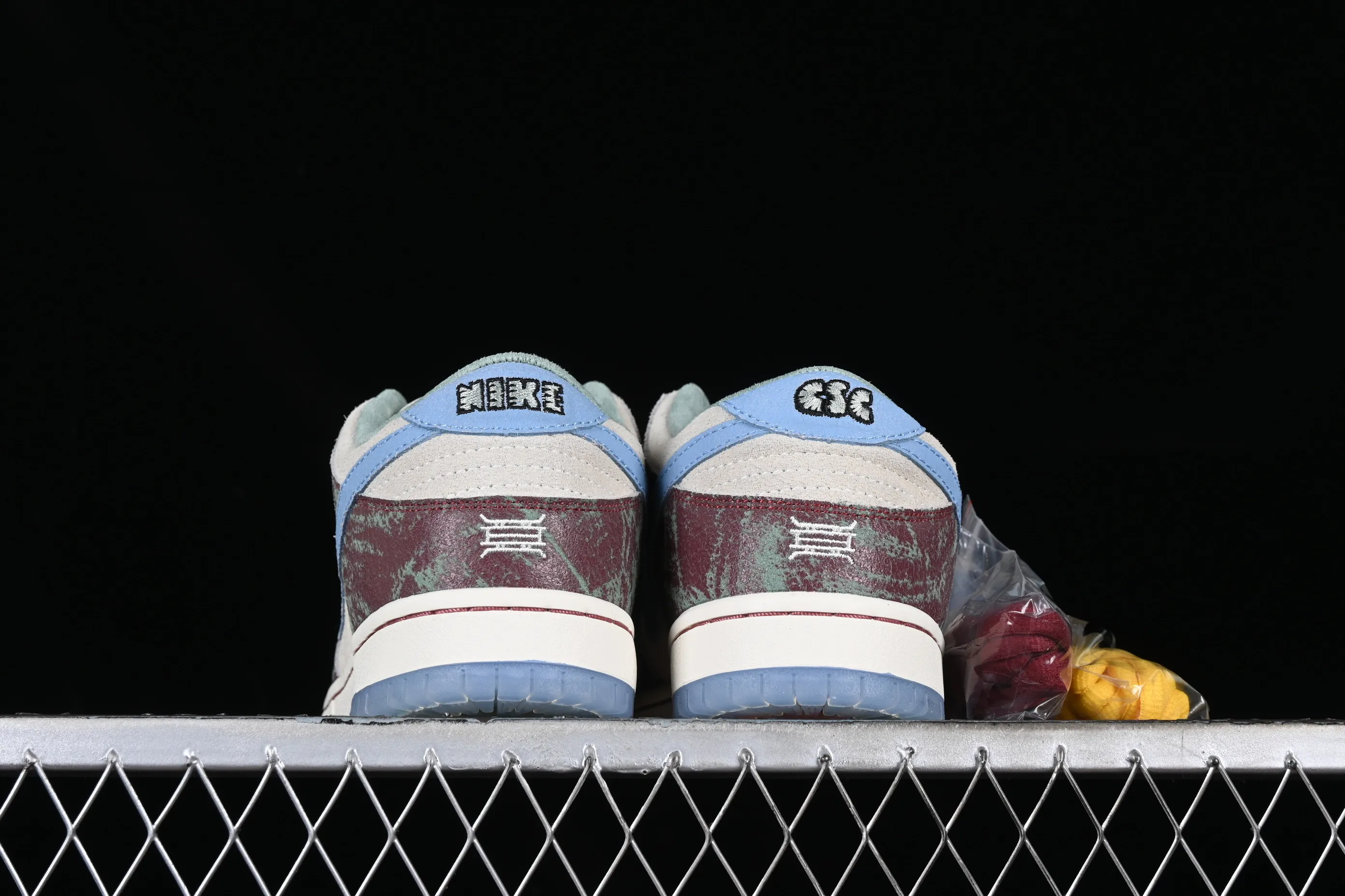 All categories Nk SB Dunk Series Nk SB Dunk Low low-top sneakers K version Crenshaw Skate Club x Nk SB Dunk Low joint model SB low-top sports and leisure sneakers FN4193-100